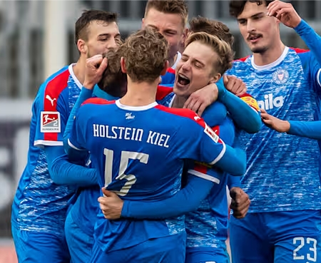 Kết quả vòng 34 Bundesliga Dortmund vs Holstein Kiel bất ngờ 3-0